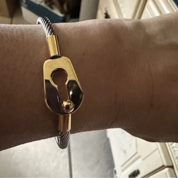 🗝️🖤•Industrial Chic Multi Tone Cable Bracelet Set – Gold Lock & Heart Charm - Picture 13 of 16